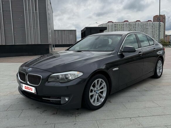 2011 BMW 5 серии 528i VI (F10/F11/F07), серый, 1820000 рублей
