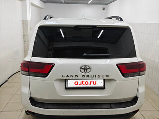 2023 Toyota Land Cruiser 300 Series, белый, 11999000 рублей, вид 4