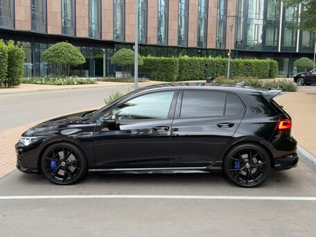 2022 Volkswagen Golf R VIII, чёрный, 5650000 рублей, вид 2