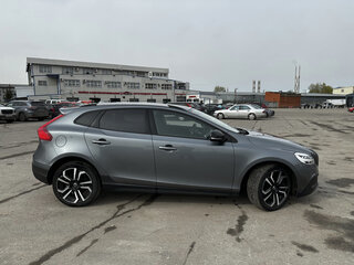 2018 Volvo V40 Cross Country I Рестайлинг, серый, 1820000 рублей, вид 3