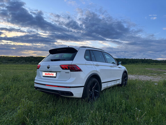 2021 Volkswagen Tiguan II Рестайлинг, белый, 3400000 рублей - вид 3
