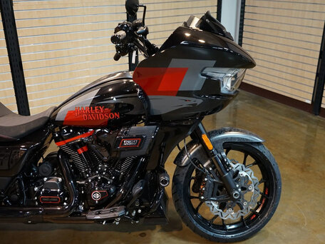 2025 Harley-Davidson CVO Road Glide ST, чёрный, 6580000 рублей, вид 3