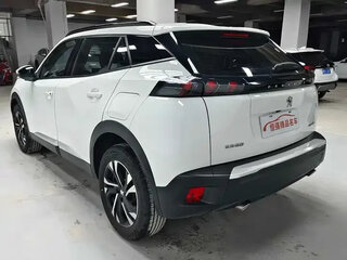 2023 Peugeot 2008 II, белый, 1440000 рублей, вид 4