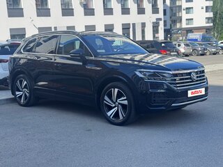 2019 Volkswagen Touareg III, чёрный, 4690000 рублей, вид 1