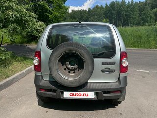 2016 Chevrolet Niva I Рестайлинг, серебристый, 480000 рублей, вид 3