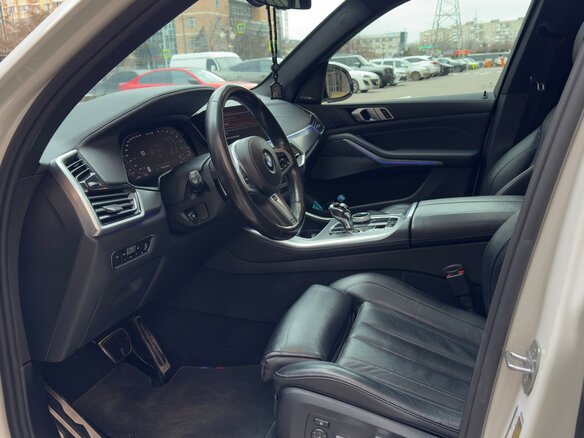 2020 BMW X5 40i IV (G05/G18), белый, 6800000 рублей - вид 7