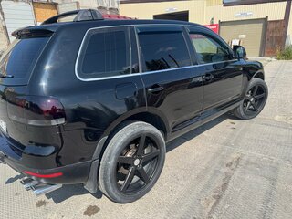 2008 Volkswagen Touareg I Рестайлинг, чёрный, 1000000 рублей, вид 3