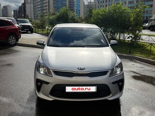 2020 Kia Rio IV Рестайлинг, серебристый, 1650000 рублей, вид 2