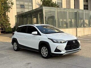2023 Toyota Yaris L XP150 Рестайлинг, белый, 1055000 рублей, вид 3