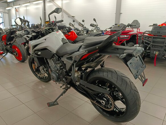 2023 KTM 790 Duke, серый - вид 5