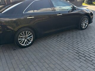 2017 Toyota Camry VII (XV50) Рестайлинг, чёрный, 2000000 рублей, вид 4