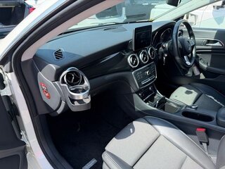 2017 Mercedes-Benz CLA 200 I (C117, X117) Рестайлинг, белый, 1111777 рублей, вид 4