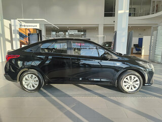 2021 Hyundai Solaris II Рестайлинг, чёрный, 1730000 рублей, вид 4