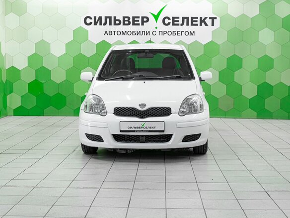 2003 Toyota Vitz I (P10), белый - вид 2