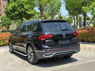 2022 Volkswagen Tiguan II Рестайлинг, чёрный, 2231027 рублей, вид 4