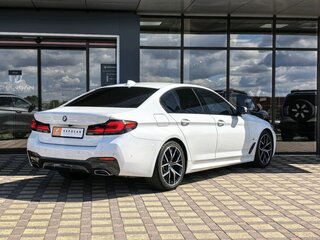 2021 BMW 5 серии 520i VII (G30/G31/G38) Рестайлинг, белый, 4800000 рублей, вид 5