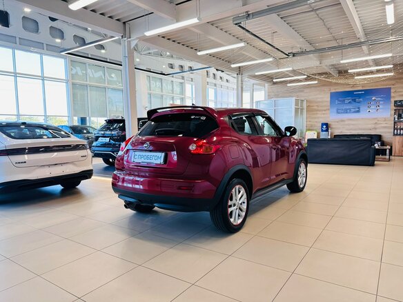 2010 Nissan Juke I, красный - вид 6