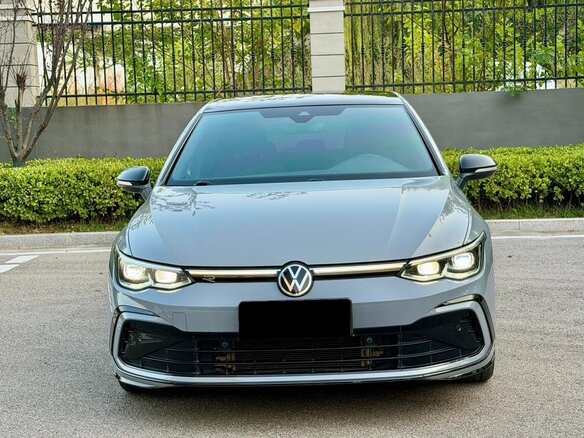 2022 Volkswagen Golf VIII, серый, 2092000 рублей - вид 1