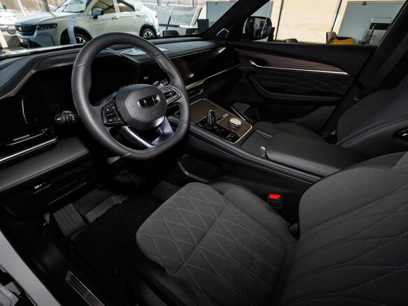 2026 Geely Monjaro I Рестайлинг, белый, 4954990 рублей - вид 9
