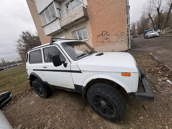2003 Lada (ВАЗ) 2121 (4x4) I Рестайлинг, белый, 230000 рублей - вид 1