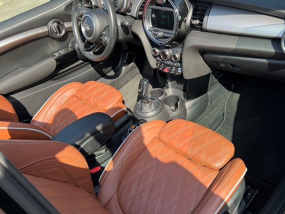 2019 Mini Cabrio Cooper D III Рестайлинг, красный, 1990000 рублей - вид 2