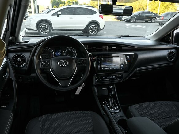 2018 Toyota Corolla XI (E160, E170, E180) Рестайлинг 1, серебристый - вид 5