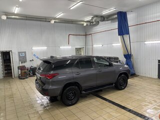 2021 Toyota Fortuner II Рестайлинг, красный, 4050000 рублей, вид 5