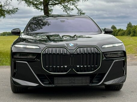 2025 BMW 7 серии 740d xDrive VII (G70), чёрный, 15700000 рублей, вид 4