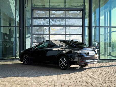 2020 Toyota Camry VIII (XV70), чёрный, 3049000 рублей, вид 5