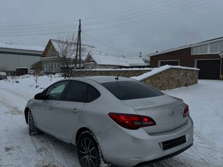 2013 Opel Astra J Рестайлинг, серебристый, 600000 рублей, вид 4