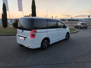 2014 Honda Stepwgn IV Рестайлинг, белый, 1444000 рублей, вид 2