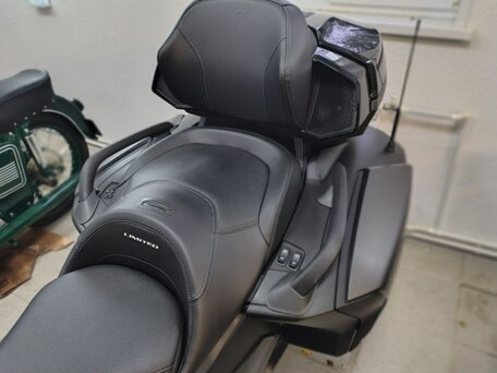2023 BRP Can-Am Spyder, чёрный, 3800000 рублей, вид 3