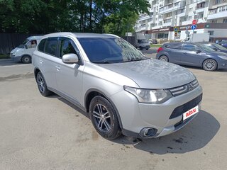 2014 Mitsubishi Outlander III Рестайлинг, серебристый, 1200000 рублей, вид 3