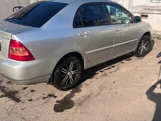 2004 Toyota Corolla IX (E120, E130) Рестайлинг, серебристый, 400000 рублей, вид 3