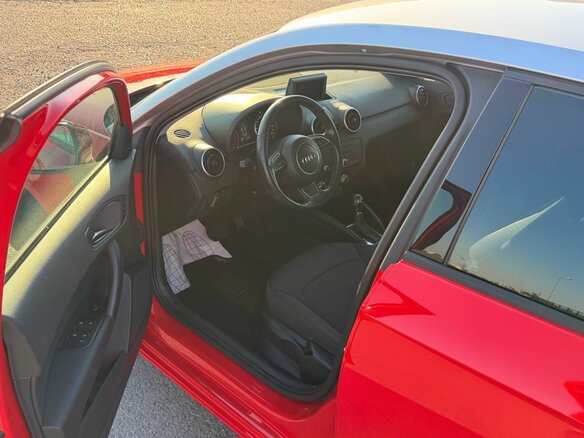 2013 Audi A1 I (8X), красный, 920000 рублей - вид 25