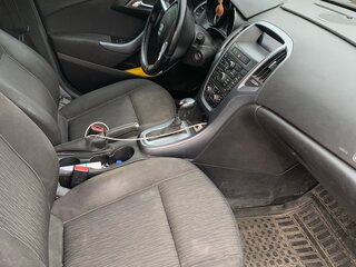 2013 Opel Astra J Рестайлинг, бежевый, 650000 рублей, вид 5