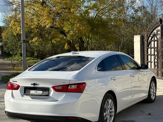 2016 Chevrolet Malibu IX, белый, 1350000 рублей, вид 4