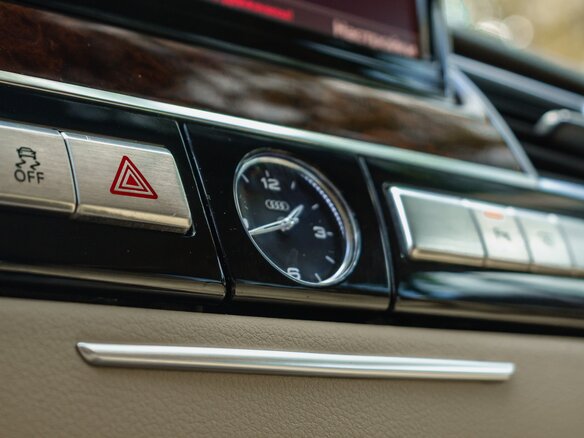 2011 Audi A8 III (D4), бежевый, 1700000 рублей - вид 15