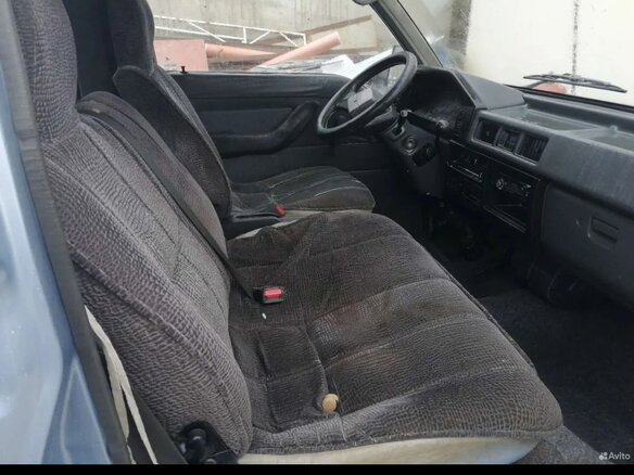 1992 Mitsubishi L300 II, серый - вид 4