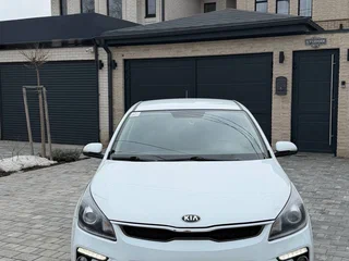 2019 Kia Rio IV, белый, 1356000 рублей, вид 2