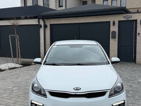 2019 Kia Rio IV, белый, 1356000 рублей, вид 2