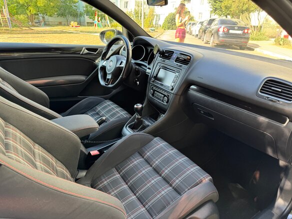 2012 Volkswagen Golf GTI VI, чёрный, 1200000 рублей - вид 6