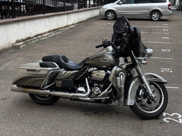 2017 Harley-Davidson Electra Glide, серебристый, 1649500 рублей - вид 1