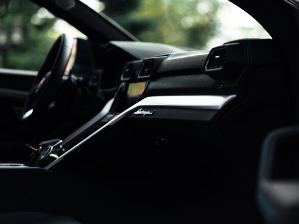 2024 Lamborghini Urus S I Рестайлинг, серебристый, 33000000 рублей - вид 12