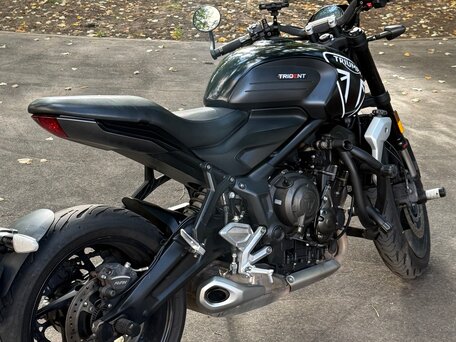 2021 Triumph Trident 660, чёрный, 777777 рублей, вид 4