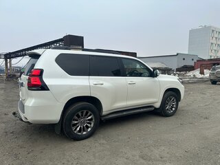 2019 Toyota Land Cruiser Prado 150 Series Рестайлинг 2, белый, 5000000 рублей, вид 2