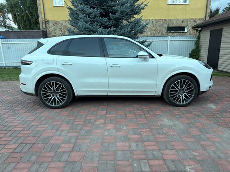 2020 Porsche Cayenne III, белый, 7000000 рублей, вид 3