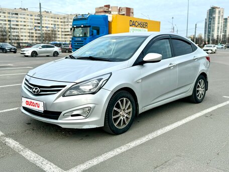 2016 Hyundai Solaris I Рестайлинг, серебристый, 600000 рублей, вид 2