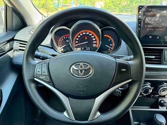 2022 Toyota Yaris IV, белый, 950000 рублей - вид 15