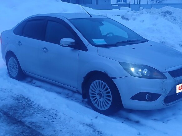 2011 Ford Focus II Рестайлинг, серебристый, 550000 рублей - вид 2
